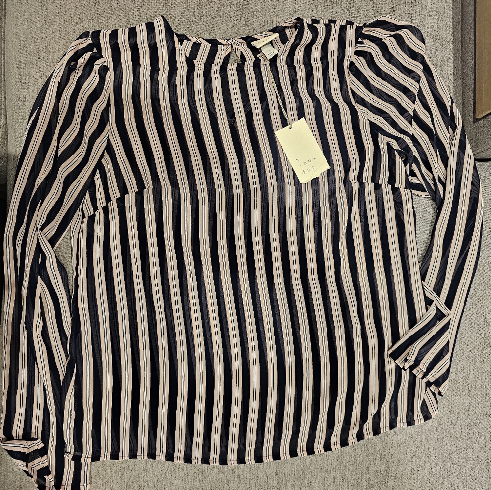 a.new day /Women Stripes Shirt Long Sleeve  With Keyhole Back With Button/NWT/S